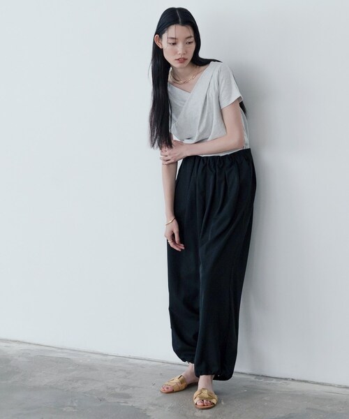 GALLEST（ギャレスト）の「ドレープクロップドカットソー（Tシャツ/カットソー・レディース・ブラック/ホワイト系/ナチュラル・38）」の5枚目の写真