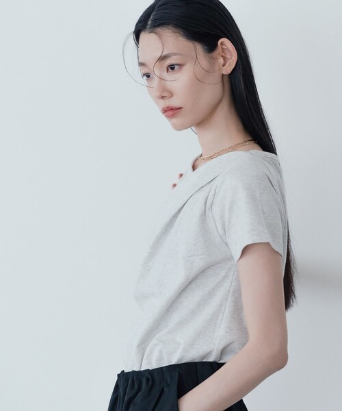 GALLEST（ギャレスト）の「ドレープクロップドカットソー（Tシャツ/カットソー・レディース・ブラック/ホワイト系/ナチュラル・38）」の8枚目の写真