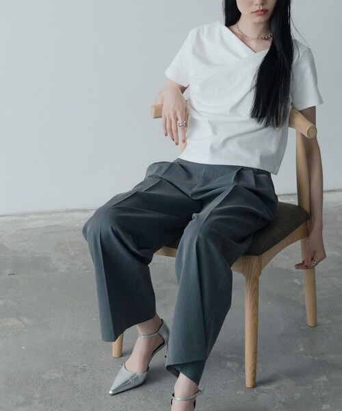 GALLEST（ギャレスト）の「ドレープクロップドカットソー（Tシャツ/カットソー・レディース・ブラック/ホワイト系/ナチュラル・38）」の10枚目の写真