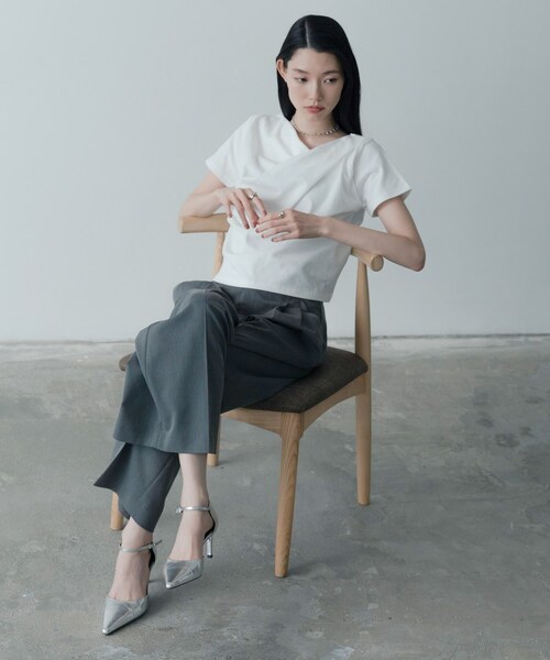 GALLEST（ギャレスト）の「ドレープクロップドカットソー（Tシャツ/カットソー・レディース・ブラック/ホワイト系/ナチュラル・38）」の11枚目の写真