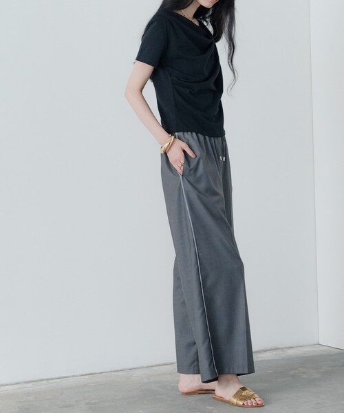 GALLEST（ギャレスト）の「ドレープクロップドカットソー（Tシャツ/カットソー・レディース・ブラック/ホワイト系/ナチュラル・38）」の17枚目の写真