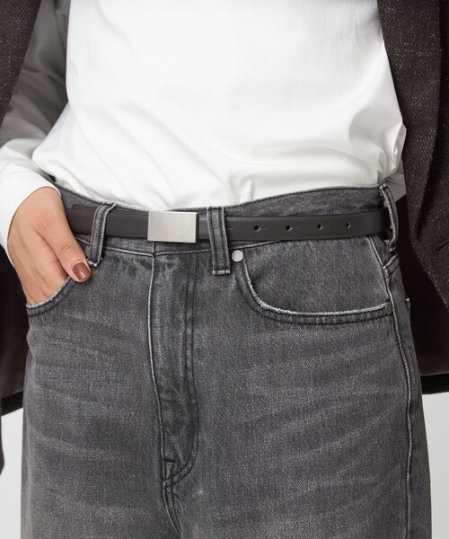 green label relaxing（グリーンレーベルリラクシング）の「リバーシブル メタルプレート ベルト（ベルト・レディース・ブラック/ダークグレー・FREE）」の2枚目の写真