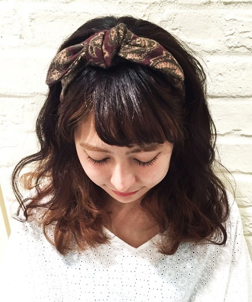 Kastane（カスタネ）の「結びヘアバンド（その他ヘアアクセサリー・レディース・ベージュ/レッド・FREE）」の2枚目の写真