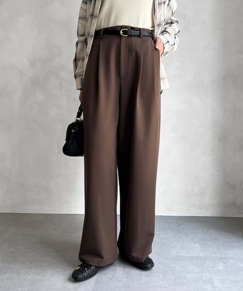Chez toi（シェトワ）の「ベルト付きタックワイドパンツ（その他パンツ・レディース・ブラウン/ブルー/ブラック・FREE）」の2枚目の写真