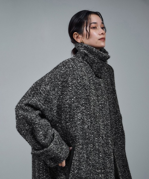 SALON adam et rope'（サロン アダム エ ロペ）の「BALLIオーバーサイズステンカラーコート（ステンカラーコート・レディース・ブラック/ベージュ系その他・FREE）」の3枚目の写真