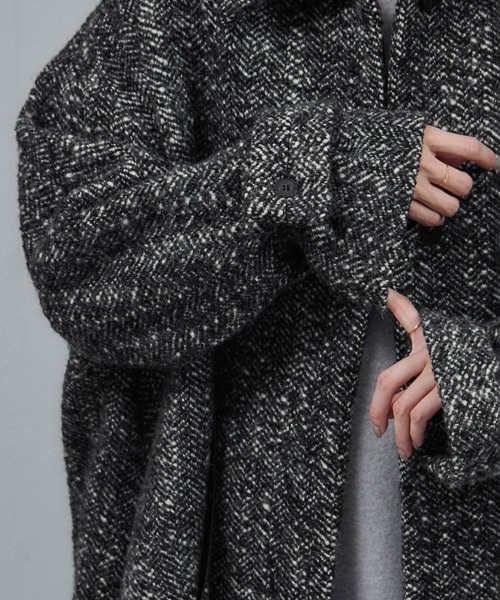 SALON adam et rope'（サロン アダム エ ロペ）の「BALLIオーバーサイズステンカラーコート（ステンカラーコート・レディース・ブラック/ベージュ系その他・FREE）」の12枚目の写真