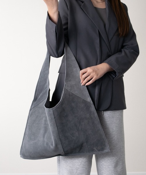 andrea cardone(アンドレアカルドネ)の「【ANDREA CARDONE】スエードショルダーバッグ(Q56389)(ショルダーバッグ・レディース・グレー/ベージュ・ALL)」の7枚目の写真