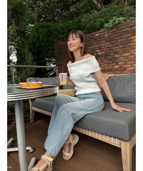 Day and Grade(デイアンドグレイド)の「【前田ゆかセレクト】オフショルリブトップス(ニット/セーター・レディース・ホワイト・FREE)」の5枚目の写真