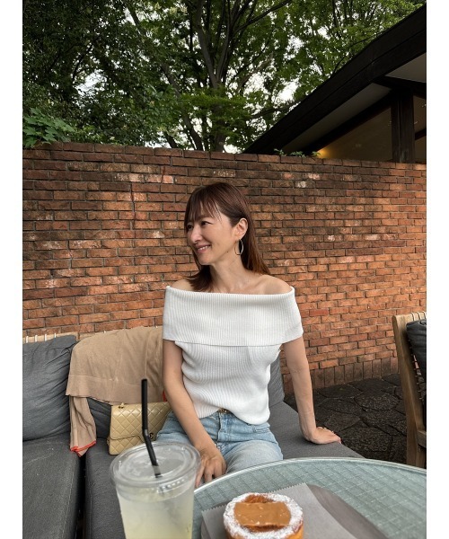 Day and Grade(デイアンドグレイド)の「【前田ゆかセレクト】オフショルリブトップス(ニット/セーター・レディース・ホワイト・FREE)」の6枚目の写真