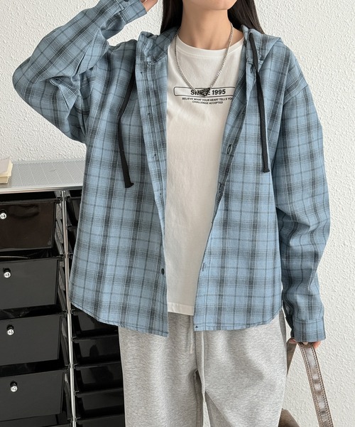 MAISON DE THERESE（メゾン ド テレーズ）の「フード付き ロングスリーブ チェックシャツ（シャツ/ブラウス・レディース・ホワイト/ダークグレー/ブルー・M/XL/L）」の4枚目の写真