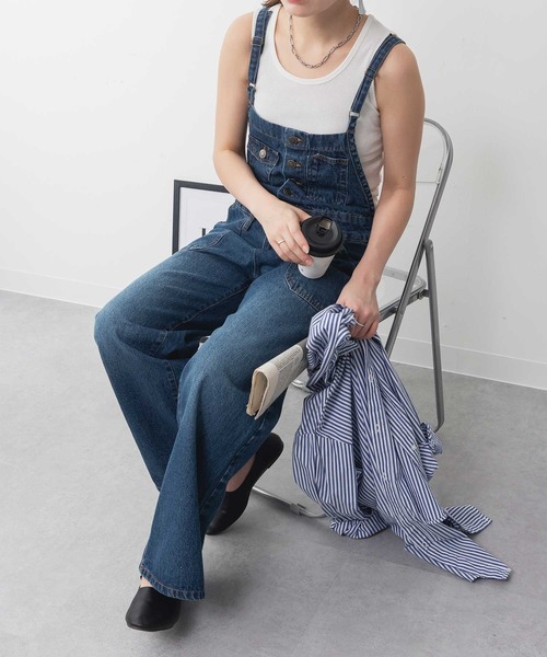 LARU(ラルー)の「デニムサロペットワイドパンツ(サロペット/オーバーオール・レディース・ネイビー/その他/ブルー・M/L)」の4枚目の写真