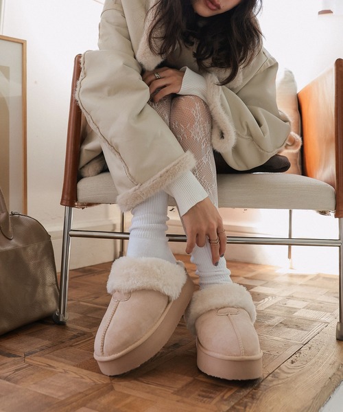 KOBE LETTUCE（コウベレタス）の「2way厚底バックバンドムートンサンダル（サンダル・レディース・キャメル/アイボリー/ブラック・L/LL/M/S）」の5枚目の写真