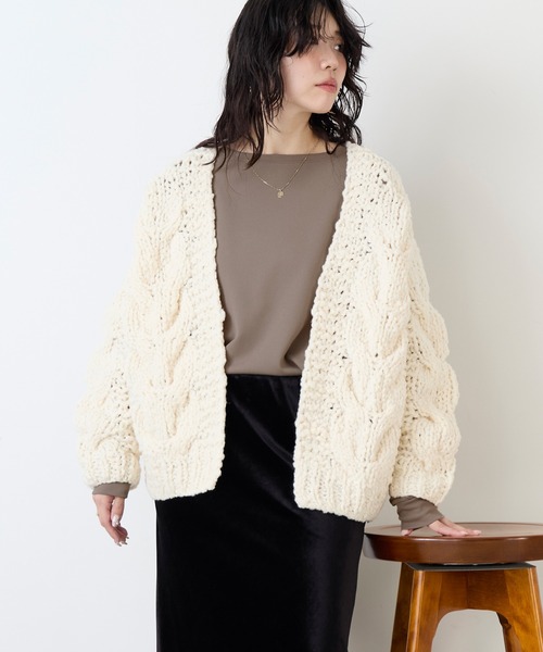 MICA&DEAL（マイカ＆ディール）の「【IRONING】ケーブルニットカーディガン-cable rough cardigan（ニット/セーター・レディース・ホワイト/ダークネイビー・FREE）」の21枚目の写真
