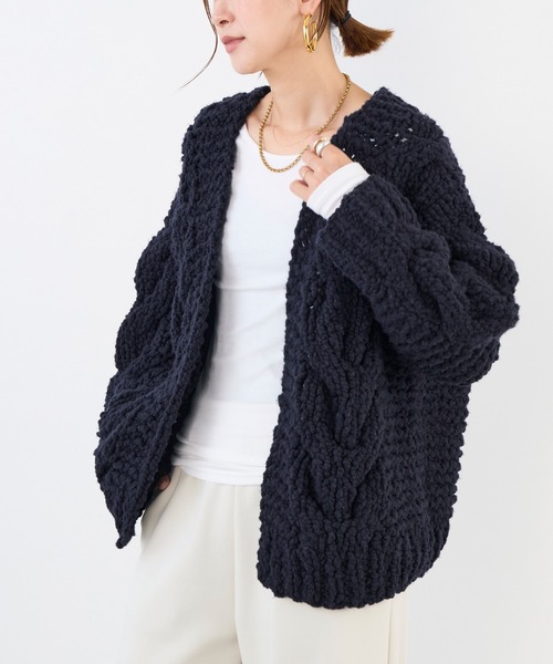 MICA&DEAL（マイカ＆ディール）の「【IRONING】ケーブルニットカーディガン-cable rough cardigan（ニット/セーター・レディース・ホワイト/ダークネイビー・FREE）」の3枚目の写真