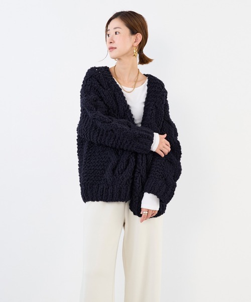 MICA&DEAL（マイカ＆ディール）の「【IRONING】ケーブルニットカーディガン-cable rough cardigan（ニット/セーター・レディース・ホワイト/ダークネイビー・FREE）」の11枚目の写真