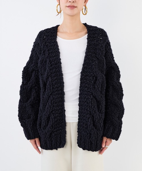 MICA&DEAL（マイカ＆ディール）の「【IRONING】ケーブルニットカーディガン-cable rough cardigan（ニット/セーター・レディース・ホワイト/ダークネイビー・FREE）」の12枚目の写真