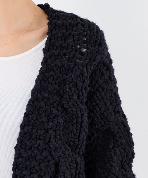 MICA&DEAL（マイカ＆ディール）の「【IRONING】ケーブルニットカーディガン-cable rough cardigan（ニット/セーター・レディース・ホワイト/ダークネイビー・FREE）」の18枚目の写真