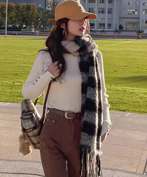 DAY CLOSET(デイ クローゼット)の「【袖コンシャスな美リブニット】長袖スリットゴールドボタンハイネックニットトップス レディース(ニット/セーター・レディース・ベージュ/ブラウン/ピンクベージュ/ホワイト/ブラック/アイボリー・FREE)」の16枚目の写真