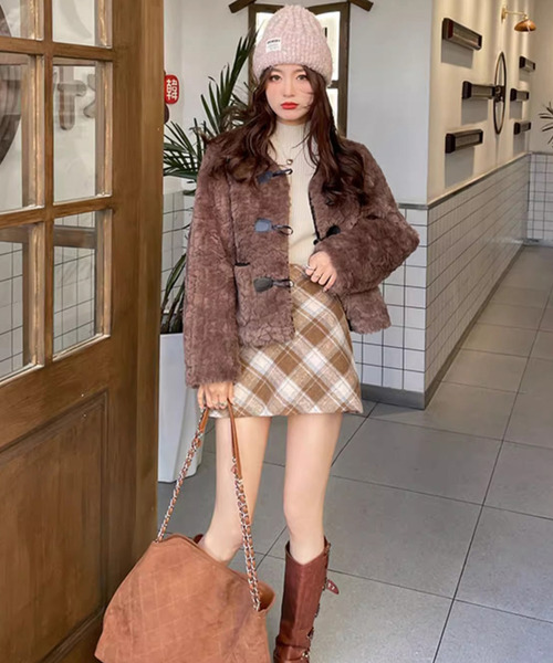 DAY CLOSET(デイ クローゼット)の「【袖コンシャスな美リブニット】長袖スリットゴールドボタンハイネックニットトップス レディース(ニット/セーター・レディース・ベージュ/ブラウン/ピンクベージュ/ホワイト/ブラック/アイボリー・FREE)」の17枚目の写真