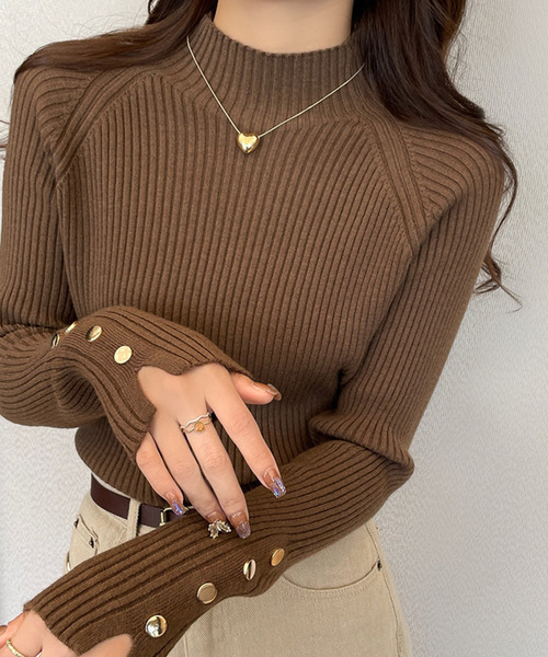 DAY CLOSET(デイ クローゼット)の「【袖コンシャスな美リブニット】長袖スリットゴールドボタンハイネックニットトップス レディース(ニット/セーター・レディース・ベージュ/ブラウン/ピンクベージュ/ホワイト/ブラック/アイボリー・FREE)」の20枚目の写真
