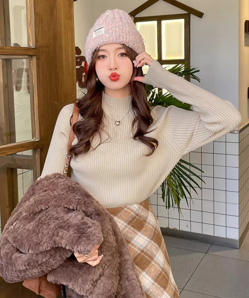 DAY CLOSET(デイ クローゼット)の「【袖コンシャスな美リブニット】長袖スリットゴールドボタンハイネックニットトップス レディース(ニット/セーター・レディース・ベージュ/ブラウン/ピンクベージュ/ホワイト/ブラック/アイボリー・FREE)」の22枚目の写真