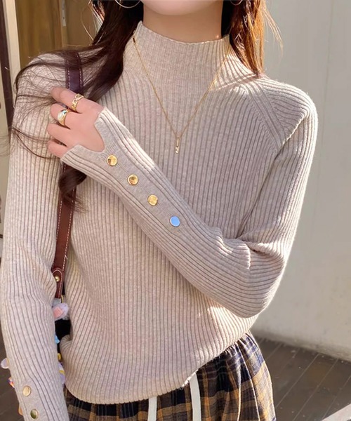 DAY CLOSET(デイ クローゼット)の「【袖コンシャスな美リブニット】長袖スリットゴールドボタンハイネックニットトップス レディース(ニット/セーター・レディース・ベージュ/ブラウン/ピンクベージュ/ホワイト/ブラック/アイボリー・FREE)」の8枚目の写真