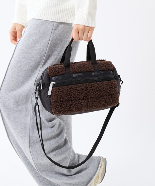 LeSportsac(レスポートサック)の「PUFFY MINI DUFFEL ダークチョコレートシェルパ(ショルダーバッグ・レディース・ブラウン・FREE)」の2枚目の写真