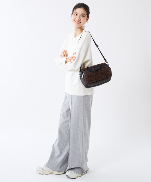 LeSportsac(レスポートサック)の「PUFFY MINI DUFFEL ダークチョコレートシェルパ(ショルダーバッグ・レディース・ブラウン・FREE)」の3枚目の写真