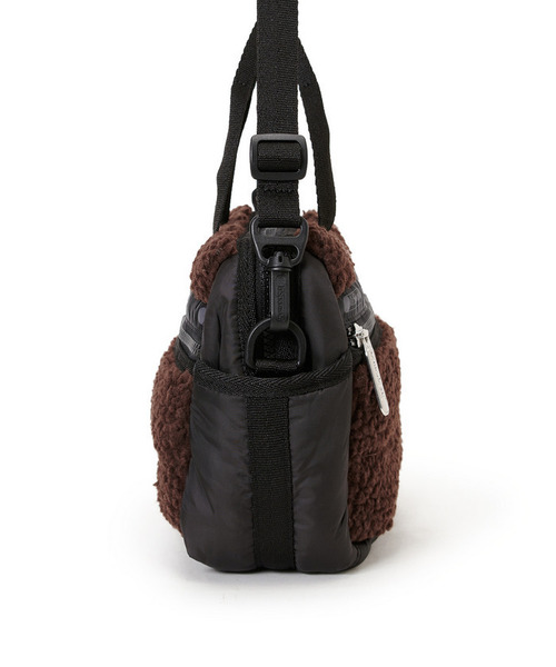 LeSportsac(レスポートサック)の「PUFFY MINI DUFFEL ダークチョコレートシェルパ(ショルダーバッグ・レディース・ブラウン・FREE)」の5枚目の写真