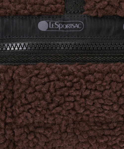 LeSportsac(レスポートサック)の「PUFFY MINI DUFFEL ダークチョコレートシェルパ(ショルダーバッグ・レディース・ブラウン・FREE)」の11枚目の写真