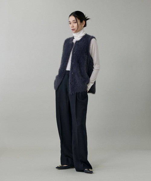 INED（イネド）の「1/5 LALA フェザーヤーンニットジレ（ベスト・レディース・オフホワイト/チャコールグレー・9号）」の8枚目の写真