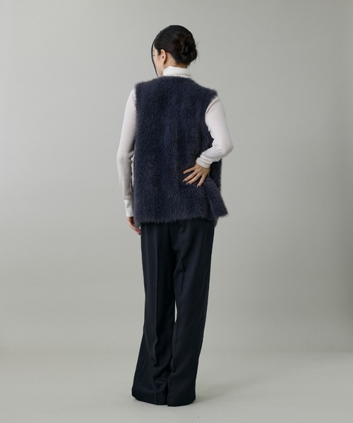 INED（イネド）の「1/5 LALA フェザーヤーンニットジレ（ベスト・レディース・オフホワイト/チャコールグレー・9号）」の9枚目の写真