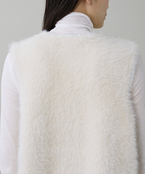 INED（イネド）の「1/5 LALA フェザーヤーンニットジレ（ベスト・レディース・オフホワイト/チャコールグレー・9号）」の17枚目の写真