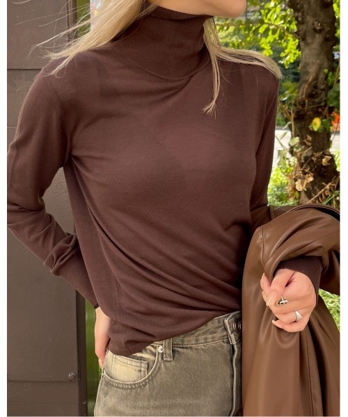 LE CIEL BLEU(ルシェルブルー)の「ハイゲージタートルネックニット / High-Gauge Turtleneck Knit(ニット/セーター・レディース・グレー/ブラック/ネイビー/ホワイト/グリーン/ブラウン・36)」の4枚目の写真