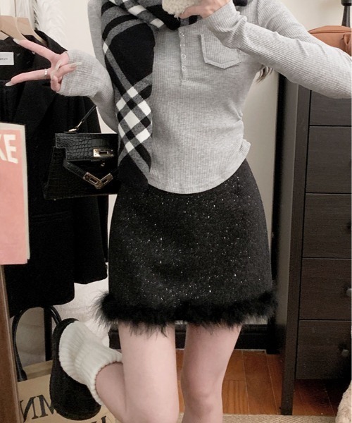 kirakiraShop(キラキラショップ)の「フェザーヘム ラメツイード ミニスカート(スカート・レディース・ブラック/グレー・S/M/L)」の5枚目の写真