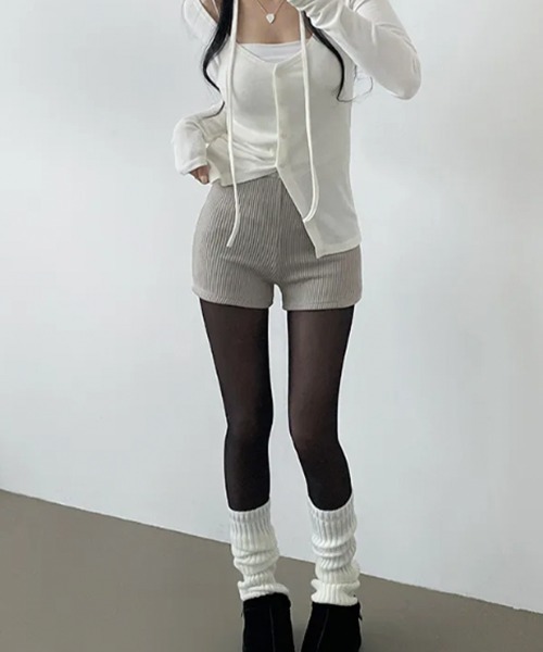 VIVID LADY(ビビッドレディー)の「リブニット タイトフィット ショートパンツ(その他パンツ・レディース・ブラック/ベージュ/チャコールグレー・FREE)」の21枚目の写真