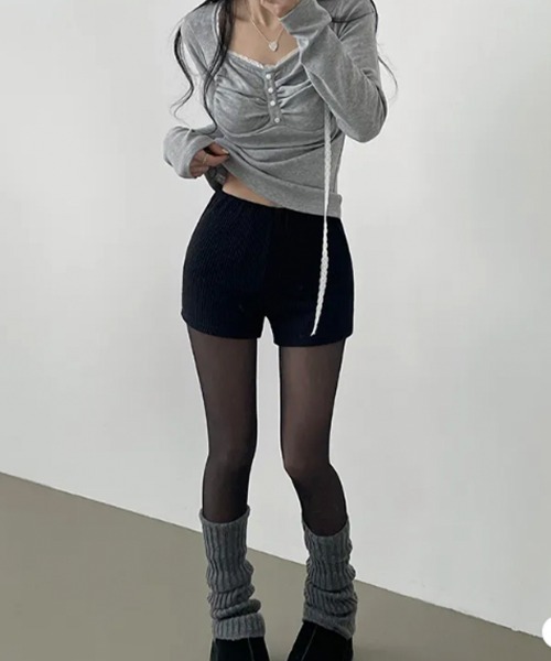 VIVID LADY(ビビッドレディー)の「リブニット タイトフィット ショートパンツ(その他パンツ・レディース・ブラック/ベージュ/チャコールグレー・FREE)」の17枚目の写真