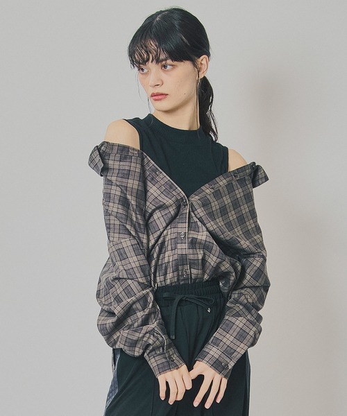 REDYAZEL（レディアゼル）の「マルチウェイオフショルチェックシャツ×タンクトップ（シャツ/ブラウス・レディース・ブラウン/グレー/ネイビー・FREE）」の3枚目の写真
