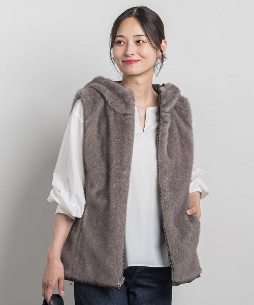 LAUTREAMONT（ロートレアモン）の「リバーシブルファーフーディベスト（その他アウター・レディース・ブラック/ベージュ・9号）」の2枚目の写真