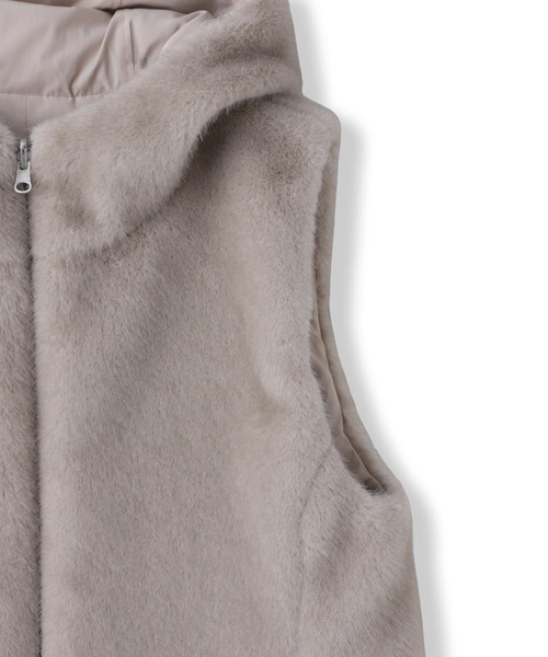 LAUTREAMONT（ロートレアモン）の「リバーシブルファーフーディベスト（その他アウター・レディース・ブラック/ベージュ・9号）」の6枚目の写真