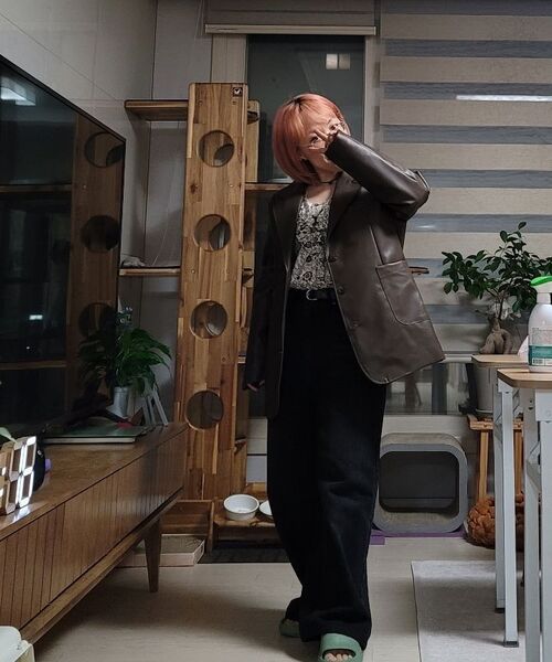 NICK&NICOLE(ニックアンドニコール)の「MANISH FAKE LEATHER JACKET_BROWN(ライダースジャケット・レディース・その他・FREE)」の6枚目の写真