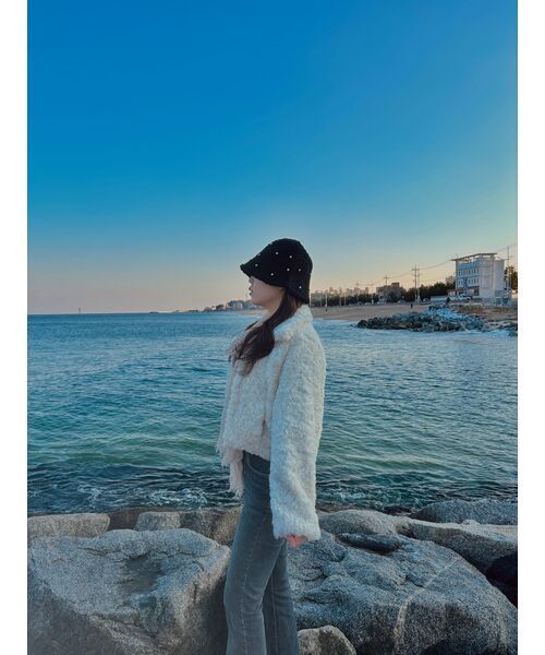 AVANDRESS（アバンドレス ）の「Emilie Fur Jacket IVORY（ムートンコート・レディース・その他・MEDIUM/SMALL）」の9枚目の写真