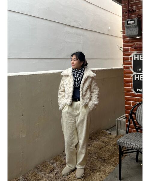 AVANDRESS（アバンドレス ）の「Emilie Fur Jacket IVORY（ムートンコート・レディース・その他・MEDIUM/SMALL）」の5枚目の写真
