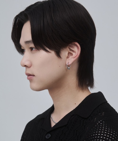 WYZ surgical stainless(ダブリューワイジィーサージカルステンレス)の「【 金属アレルギー対応 】モチーフ フープピアス サージカルステンレス (両耳用)(ピアス(両耳用)・メンズ・シルバー/ブラック・FREE)」の5枚目の写真