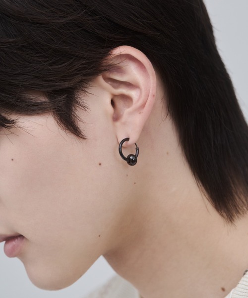 WYZ surgical stainless(ダブリューワイジィーサージカルステンレス)の「【 金属アレルギー対応 】モチーフ フープピアス サージカルステンレス (両耳用)(ピアス(両耳用)・メンズ・シルバー/ブラック・FREE)」の10枚目の写真