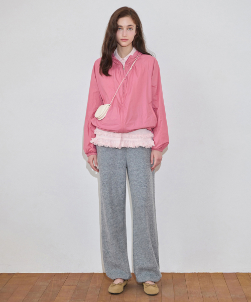 SINOON(シヌーン)の「Shirring Hoodie Windbreaker (Rose)(ナイロンジャケット・レディース・ピンク・FREE)」の2枚目の写真