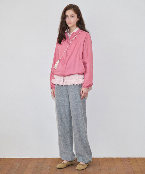 SINOON(シヌーン)の「Shirring Hoodie Windbreaker (Rose)(ナイロンジャケット・レディース・ピンク・FREE)」の3枚目の写真