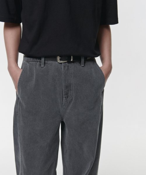 MUSINSA STANDARD（ムシンサスタンダード）の「ツイストセミバルーンデニムパンツ[グレー]（デニムパンツ・メンズ・その他・30/31/33/26/27/28/40/38/42/36/34/32/29）」の2枚目の写真