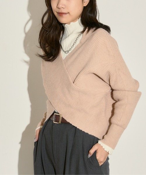 H.TOKYO(エイチトウキョウ)の「フロントクロスVネックカシュクールニット(ニット/セーター・レディース・ベージュ/ブラウン/ブラック・FREE)」の3枚目の写真