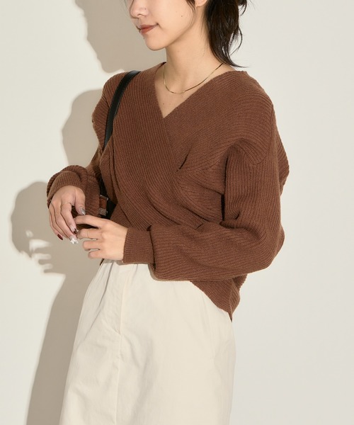 H.TOKYO(エイチトウキョウ)の「フロントクロスVネックカシュクールニット(ニット/セーター・レディース・ベージュ/ブラウン/ブラック・FREE)」の1枚目の写真